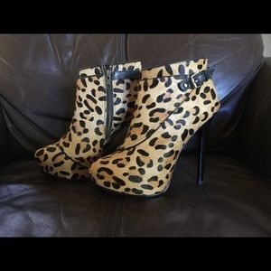 Pelle Moda High heel booties